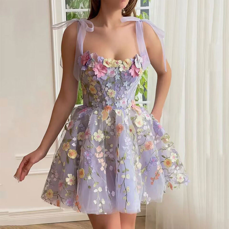 Robe corset brodée de fleurs