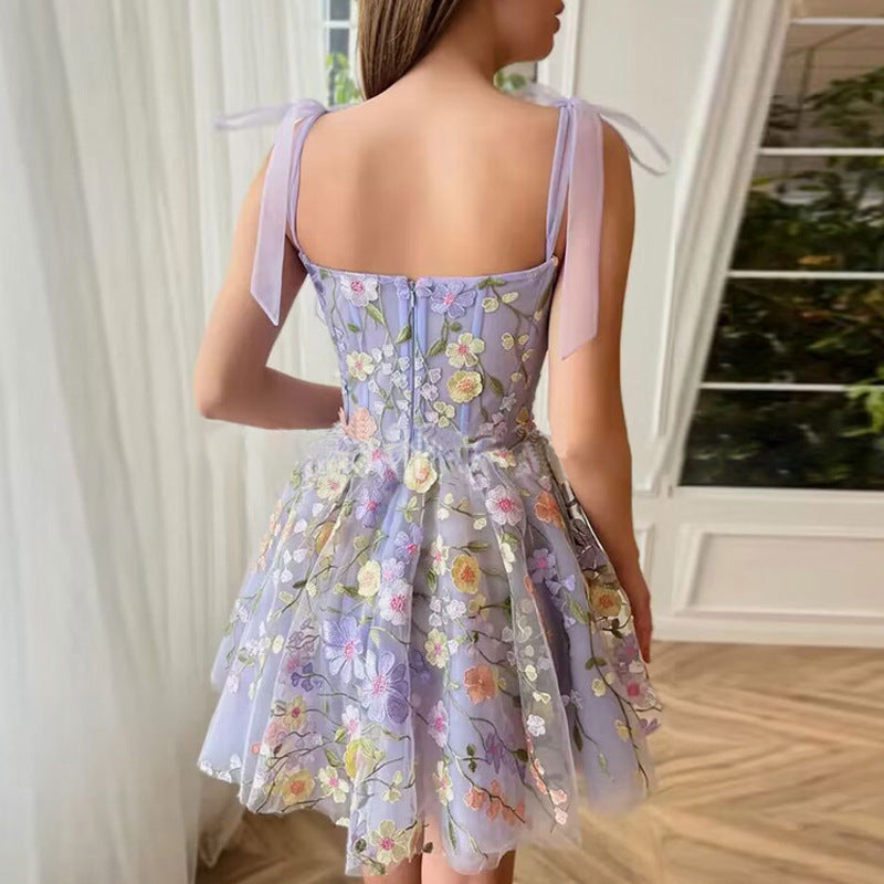 Robe corset brodée de fleurs