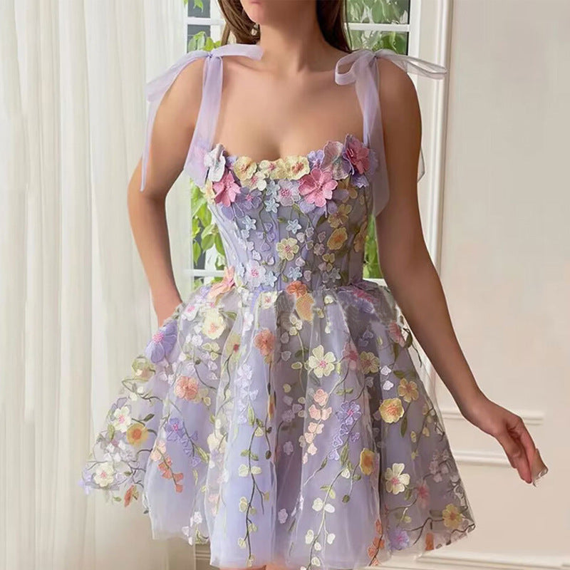 Robe corset brodée de fleurs
