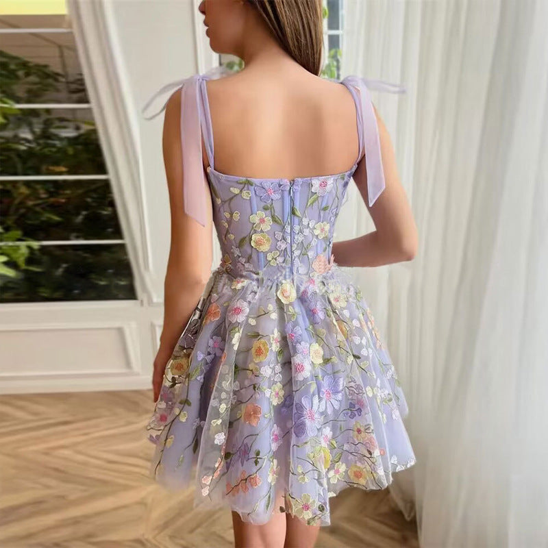 Robe corset brodée de fleurs