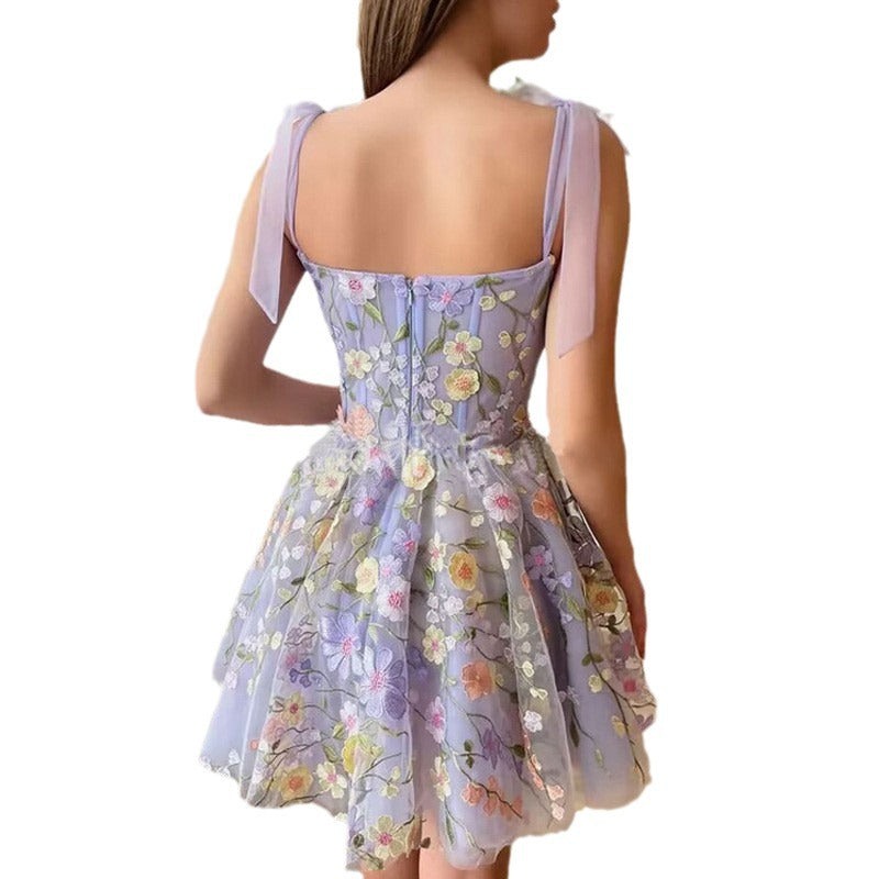 Robe corset brodée de fleurs