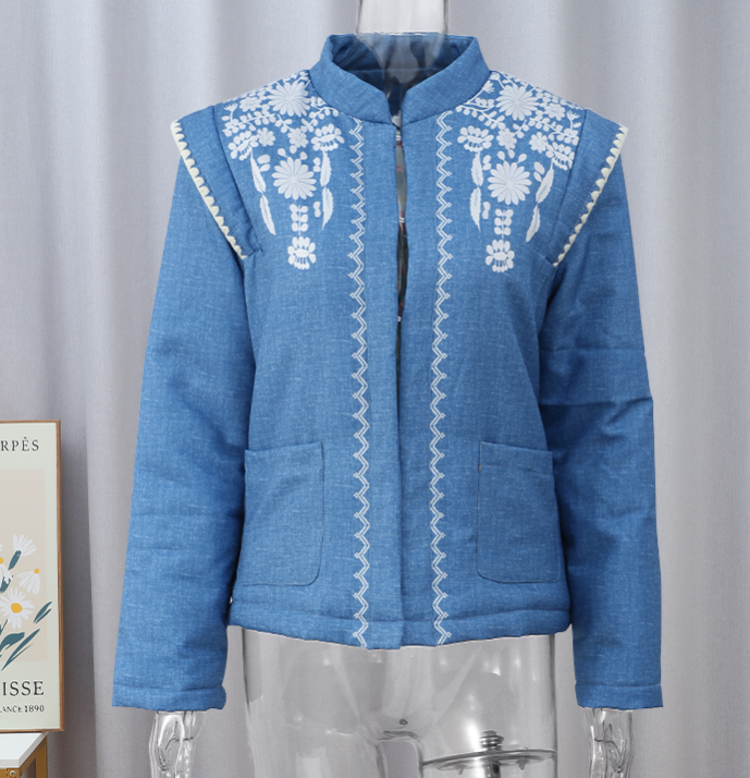 Veste fine à manches volantées et col montant brodée de fleurs