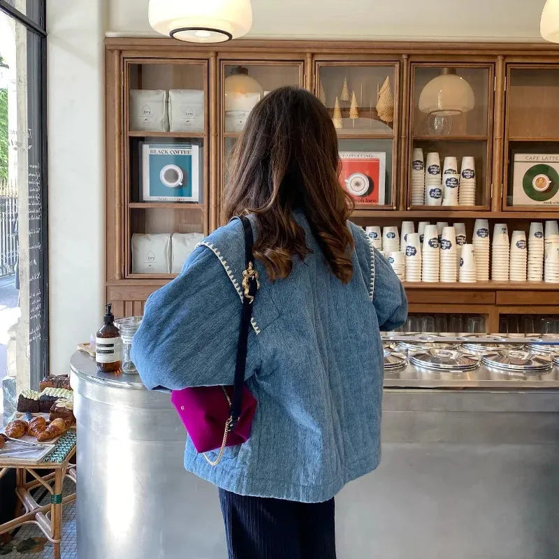 Veste fine à manches volantées et col montant brodée de fleurs