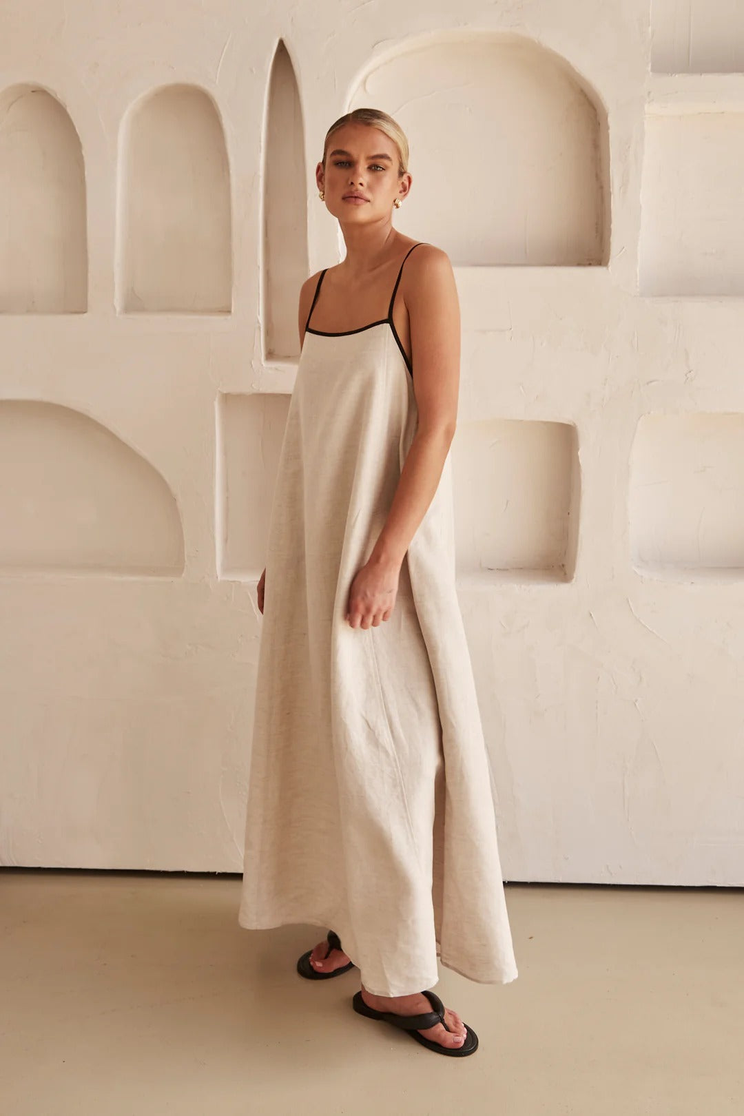 Robe longue en lin contrastée