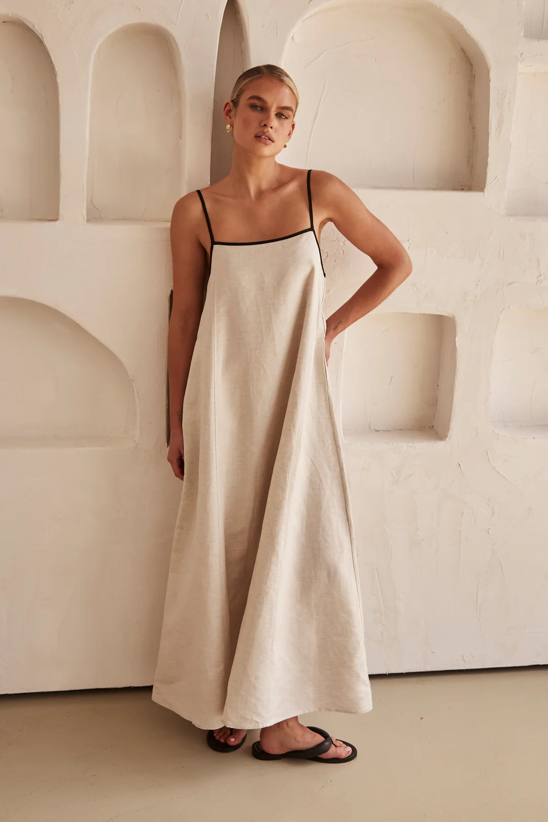 Robe longue en lin contrastée