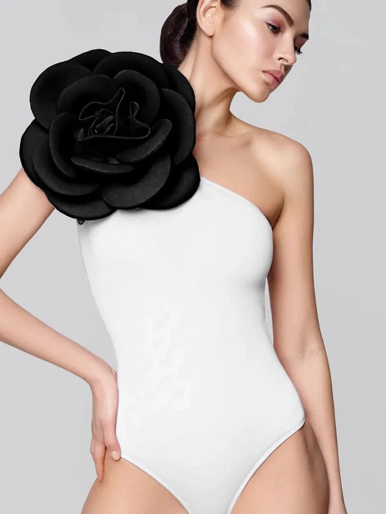 Maillot de bain uni à motif floral 3D