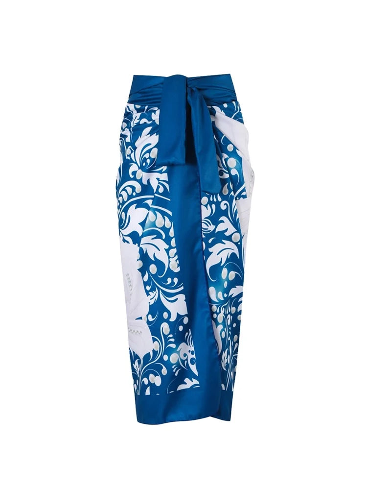 Ensemble maillot de bain bleu avec perles et détails floraux