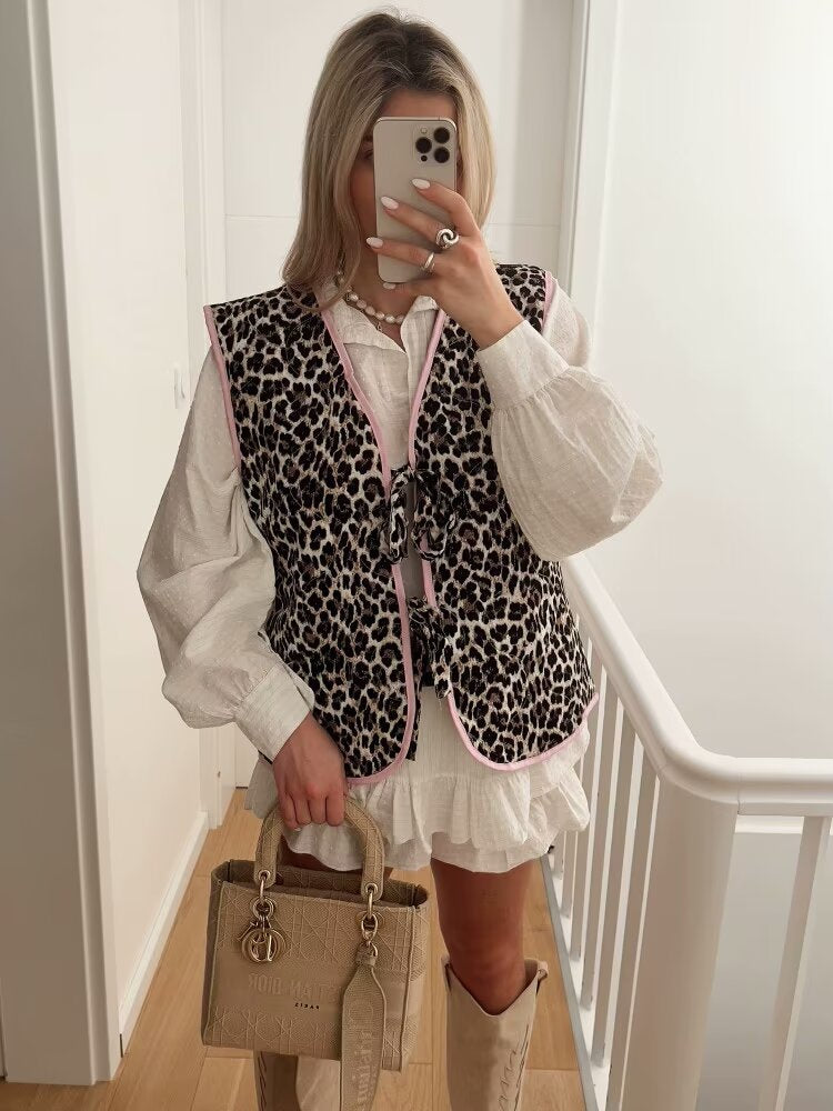 Gilet à imprimé léopard et nœud papillon