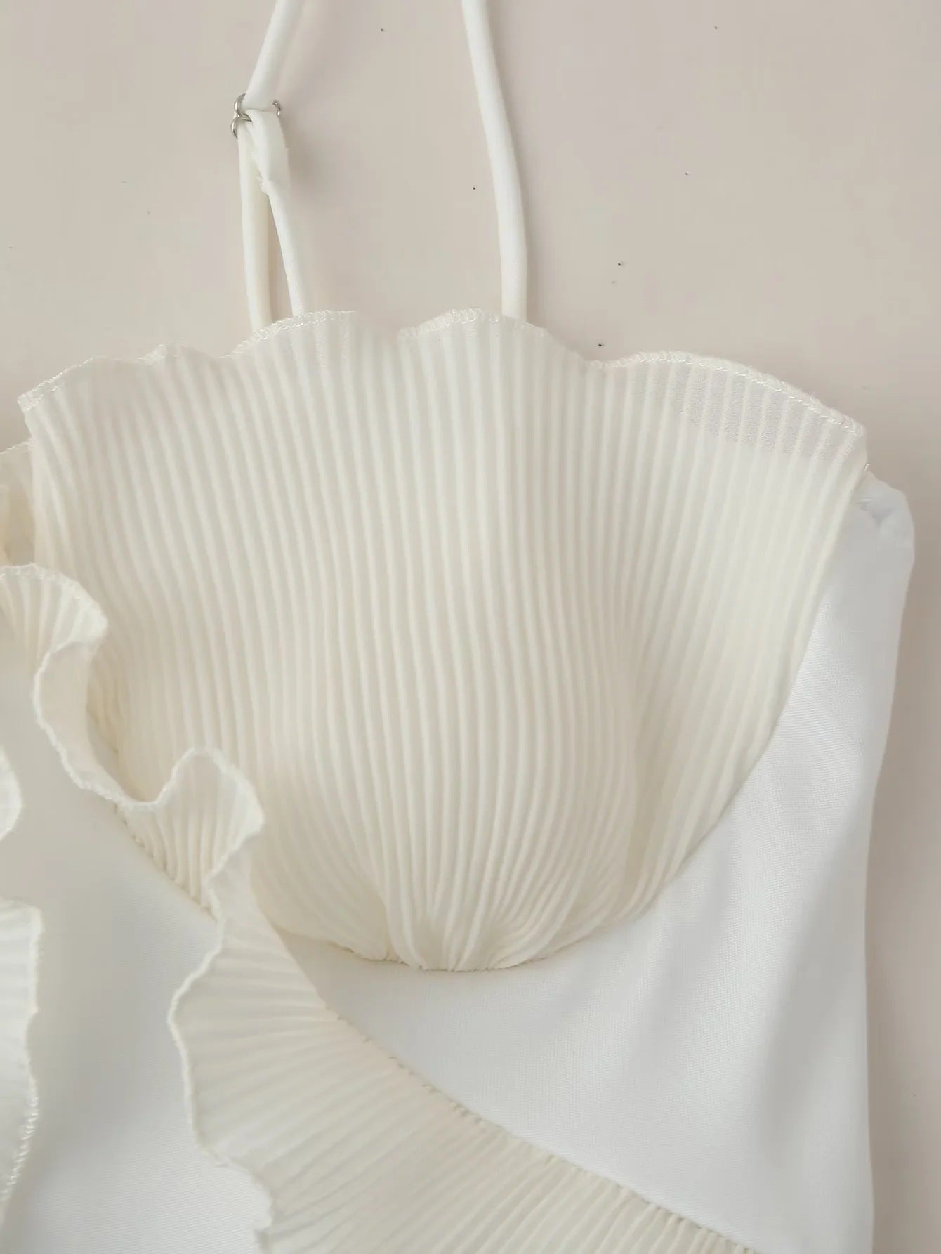 Robe maxi plissée à volants et fente