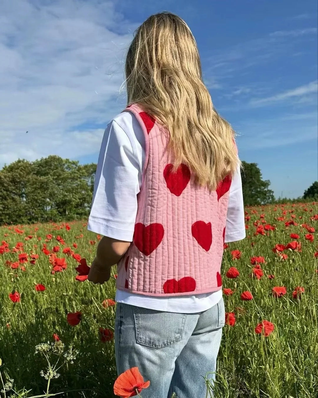 Gilet rose sans manches à imprimé cœur et nœud papillon, col en V