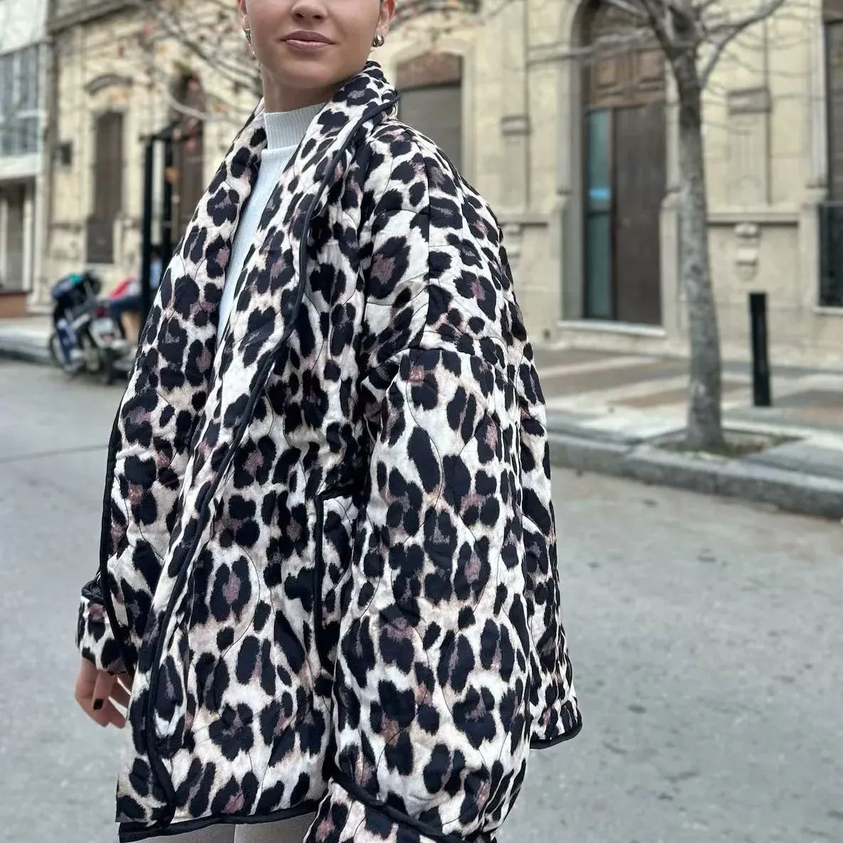 Veste matelassée à imprimé léopard